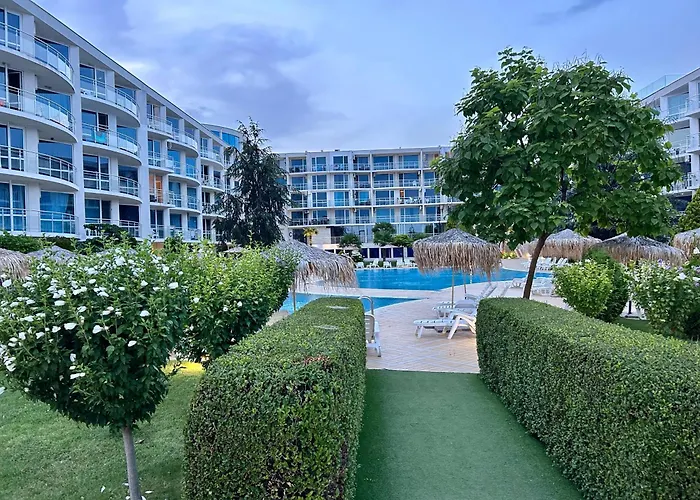 Atlantis & 4 Swimming Pools & & * بورغاس