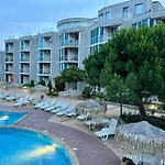 Atlantis & 4 Swimming Pools & & 아파트