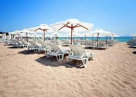 Atlantis & 4 Swimming Pools & & Апартаменты *