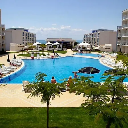 Atlantis & 4 Swimming Pools & & *