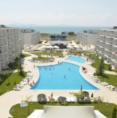 Atlantis & 4 Swimming Pools & & *