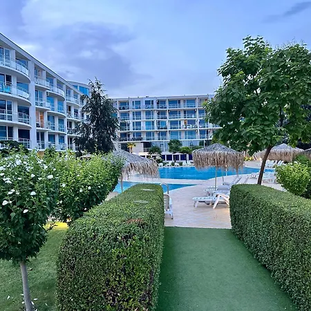 Atlantis & 4 Swimming Pools & & * 布尔加斯