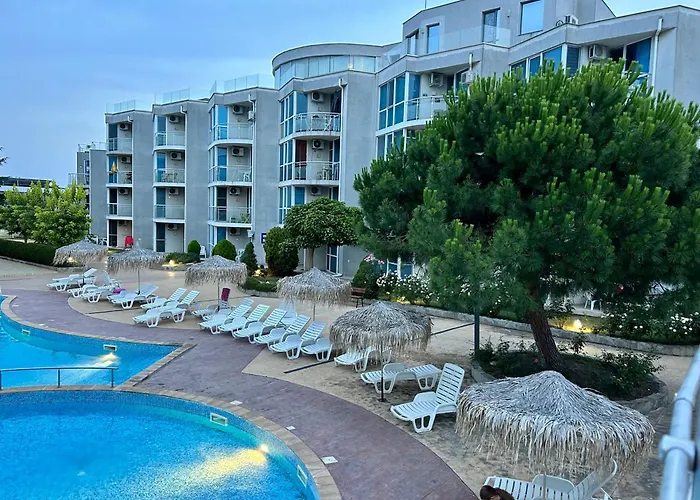 Atlantis & 4 Swimming Pools & & דירה