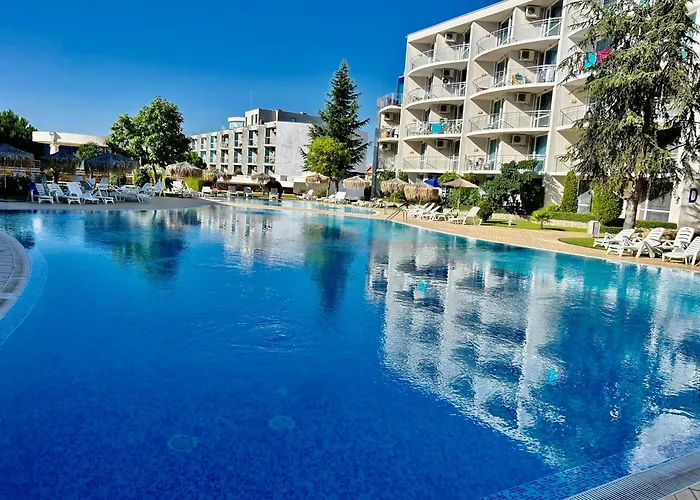 Atlantis & 4 Swimming Pools & & בורגאס